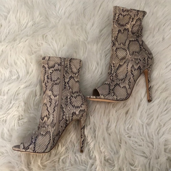 Heels - Picture 2 of 3